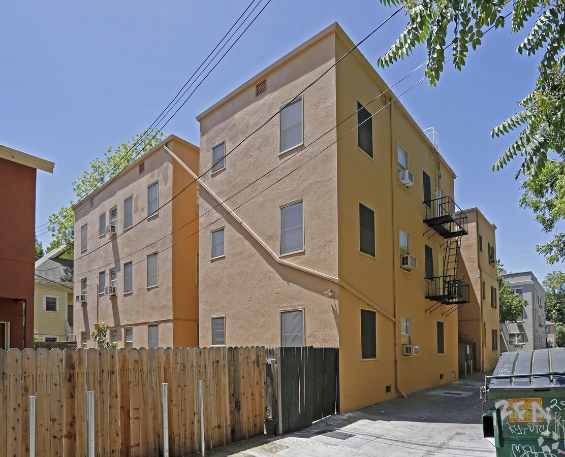 817 25th St - Senator Place Apartments