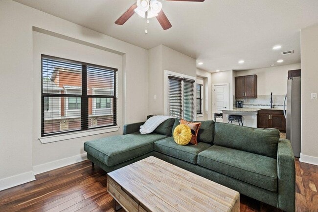 Photo - 1504 Lorraine Loop Unit B