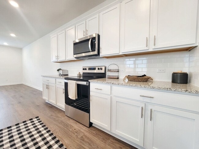 Photo - Spacious 4/BR 2.5/BA Retreat with Fenced Y...