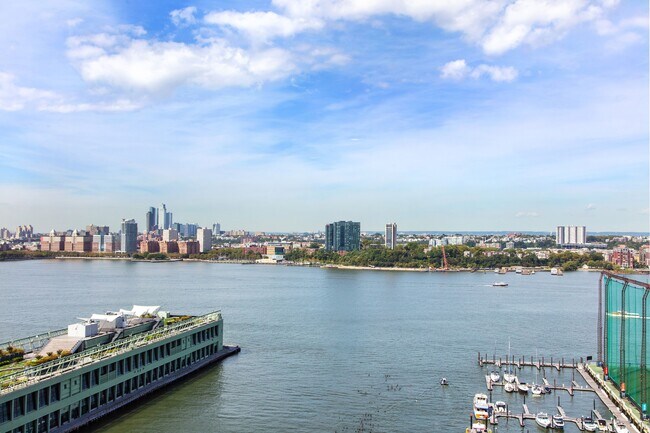 Photo - 500 W 18th St