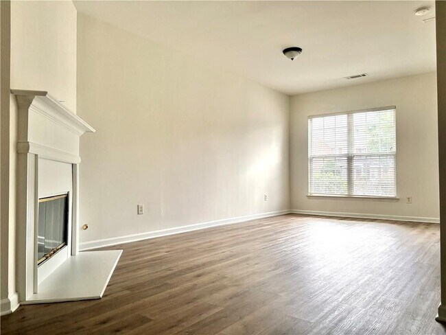 Photo - 1581 Cove Creek Cir