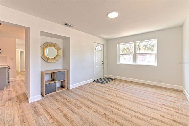 Photo - 2002 E Hanna Ave