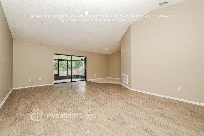Photo - 1517 Kestrel Way