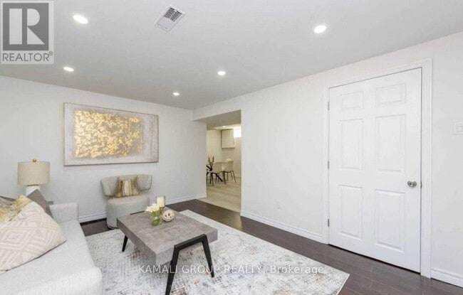 Photo - 352 E 18th St