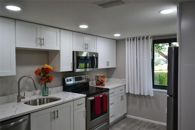 Photo - 135 W Cypress Ct