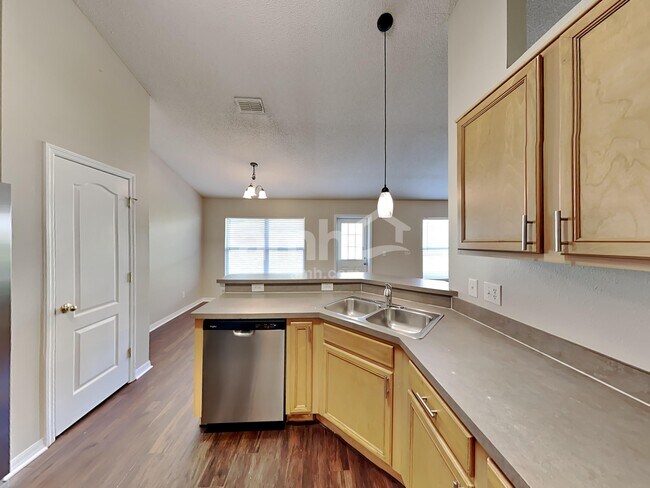1913 Southern Oak Loop
