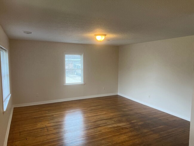 Photo - 3 Bed 1 Bath Home