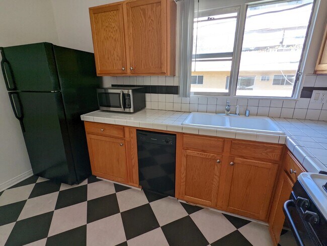 Photo - 1331 N Poinsettia Pl Unidad 8