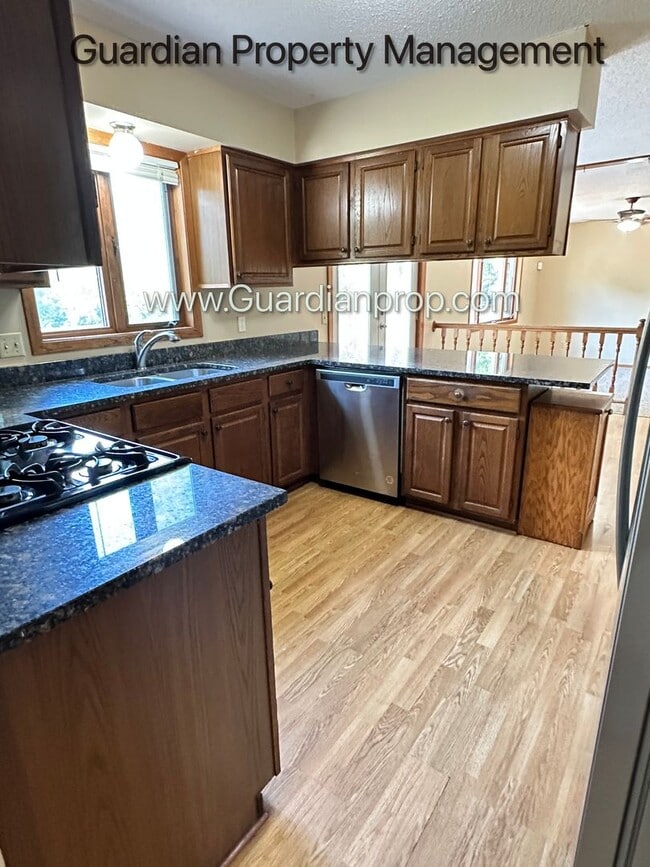 Rosemount Single Family Home, Corner lot, ... - Rosemount Single Family Home, Corner lot, ...