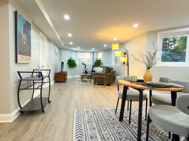 Another view of the Dining/Living area - 952 N Hoyne Ave Unit 4