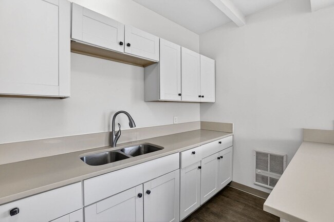 Building Photo - 1106-1112 NE 81st Unit 1112