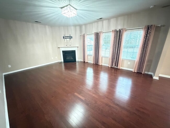 Photo - Expansive 5-Bedroom, 3-Story Home in Desirable Harrisburg Neighborhood