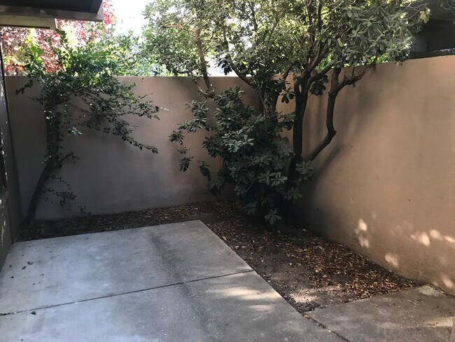 Photo - 712 Woodside Ln E Unit 712