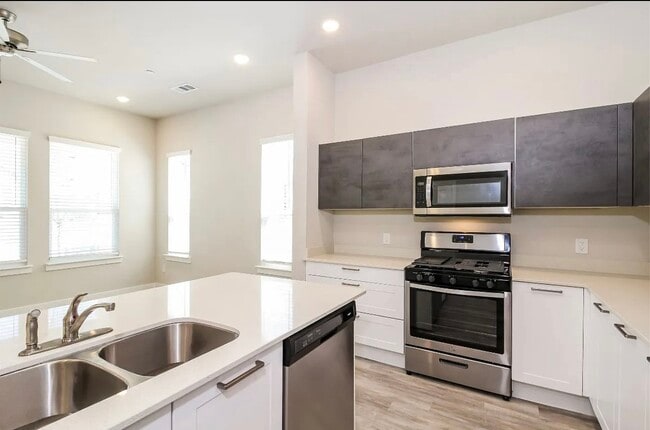 Photo - 2432 Freshwater Ln