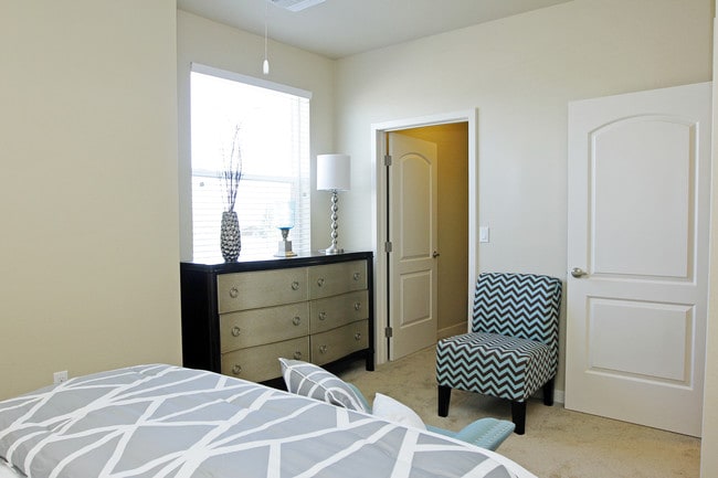 Bristol Pointe Apartments