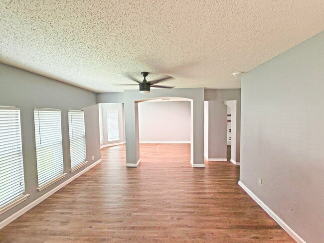 Photo - 1302 Whitegate