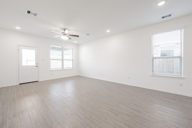 Building Photo - 5731 Tabula Rasa Dr