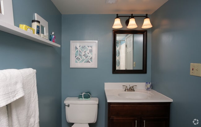 2BR, 1.5BA - 917 SF