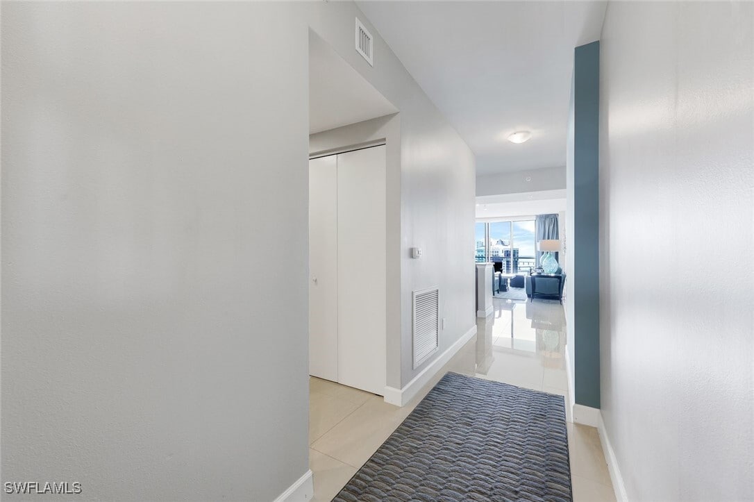 Photo - 3000 Oasis Grand Blvd Unidad 2402 Rental