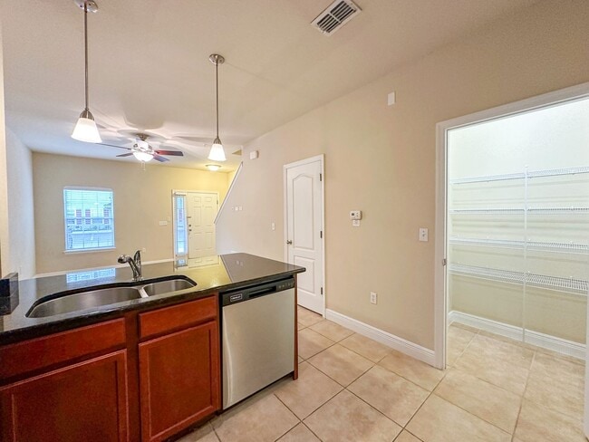 2946 SW 35th Pl