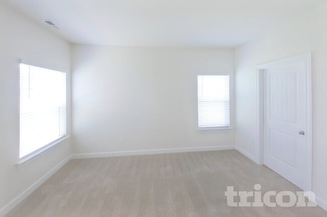 2402 Valverde Wy