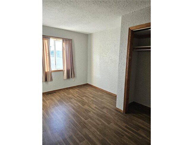 Photo - 905 E 5th St