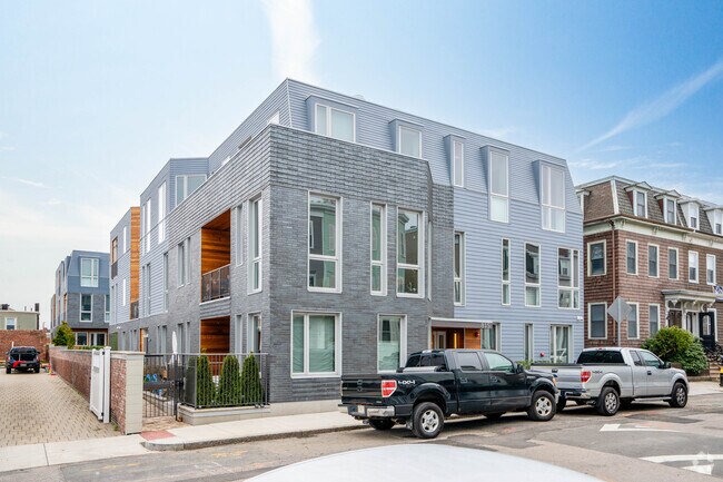 La 815 E 5th Street se encuentra en el sur de Boston. - 815 E 5th St