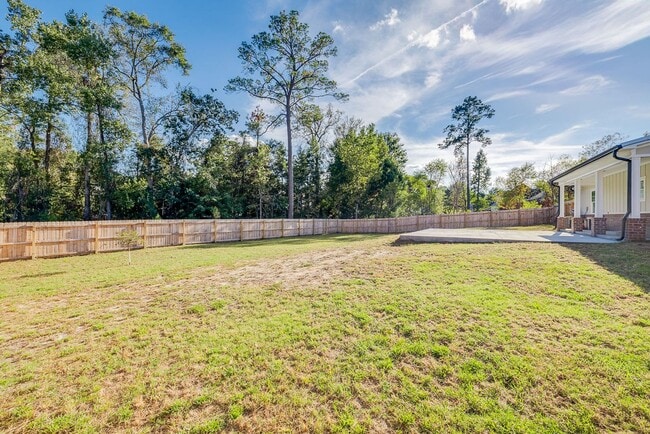 Photo - Like-New 4BR, 2.5BA Home with Privacy Fenc...