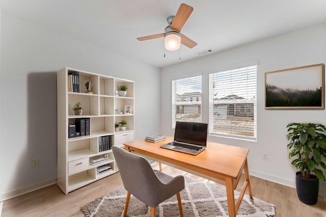 Photo - 114 S Maroon Ave