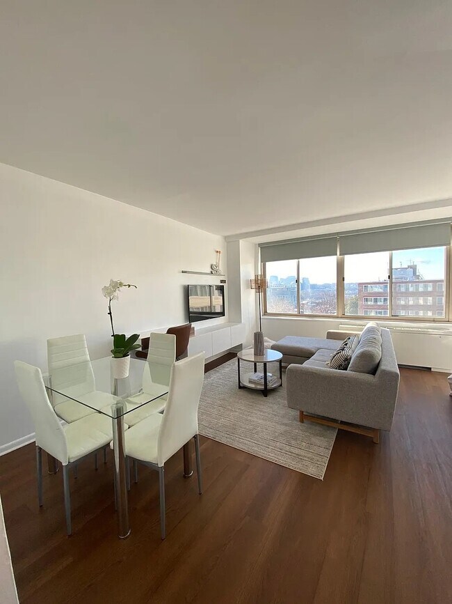 Photo - 922 24th St NW Unit 811