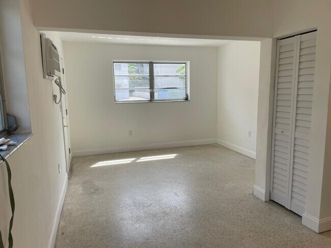 Photo - 585 SW 13th Ave Unit One