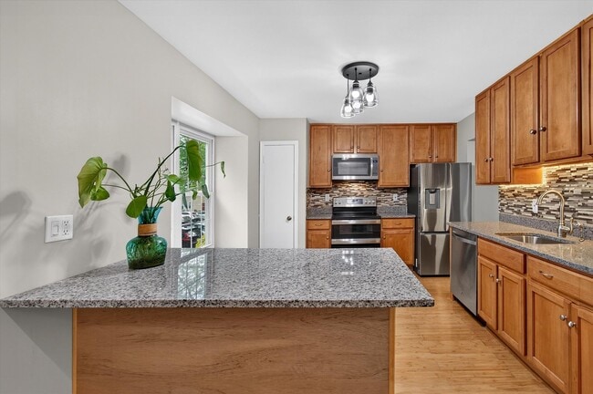 8346 Stationhouse Ct