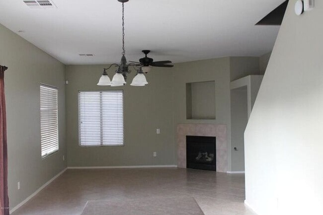 Photo - Beautiful 3 Bedroom, 2.5 Bath Home w/Open Floor Plan and Loft! Large Backyard with Fire Pit! Wash...