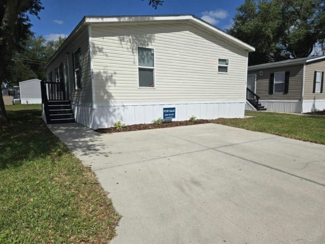 Building Photo - 7082 Greenbrier Village Dr