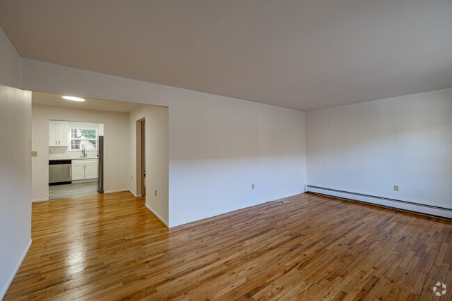 1BR, 1BA - 726SF - Living/Dining Room - Lodi Circle Apartments