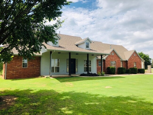 Photo - 4 bed + office + Bonus room/2nd Living ups...