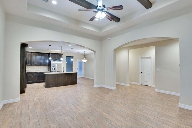 Photo - 118 N Buckhorn Dr