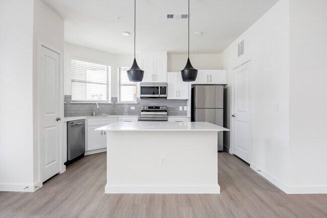 Photo - 901 Rendon