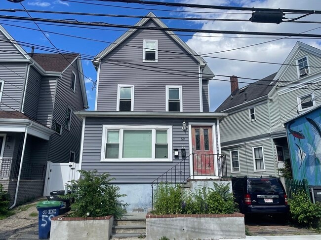 Building Photo - 59 Elm St Unit 1 Rental