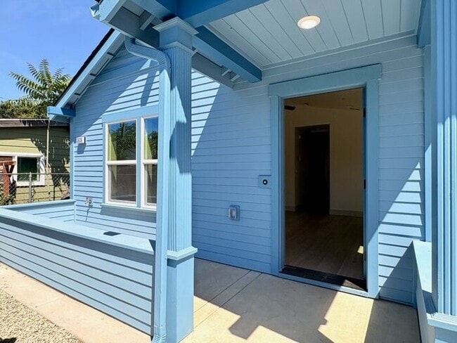 Building Photo - Beautiful 2 bedroom 1 bathroom New Build Close to UC Davis and McGeorge Law School
