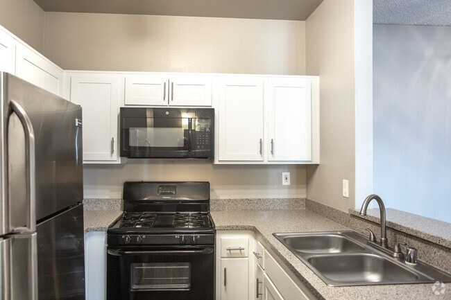 3BR, 2BA-1122 SF