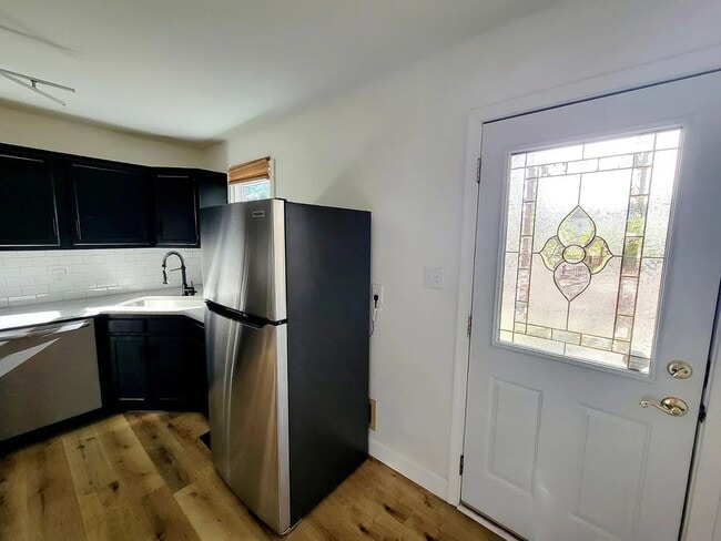 Photo - 1732 Netherfield Ln