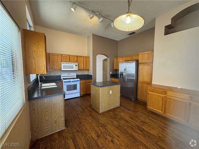 Building Photo - 8177 Burnt Sienna St Rental