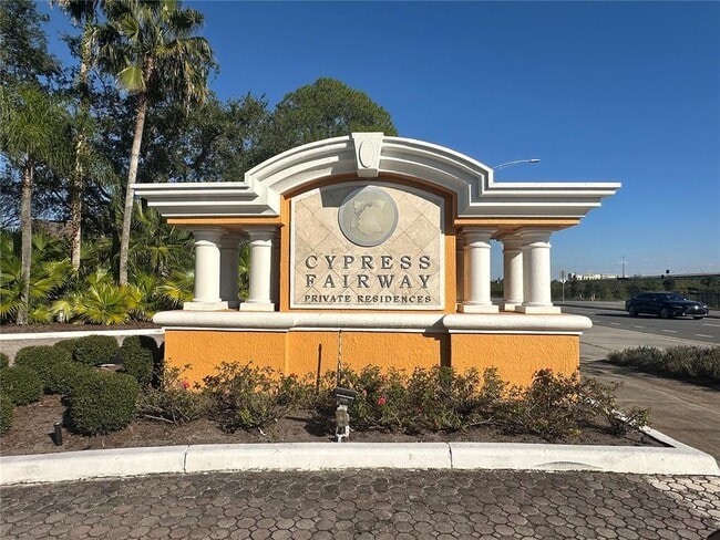 Photo - 5463 Vineland Rd Unit 5306