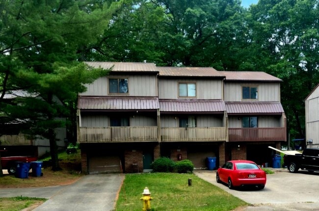 Building Photo - 636 Portage Lakes Drive