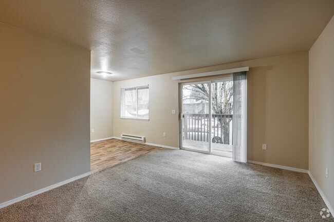1BR, 1BA - 648SF - Living Room