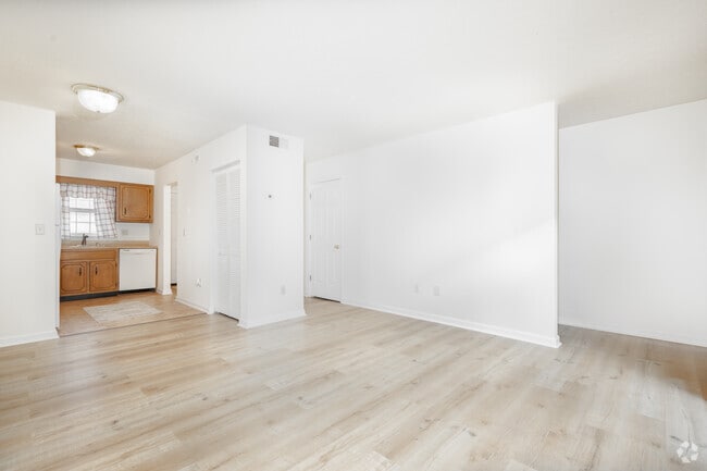 2BR, 2BA - 1,050SF - Living Room