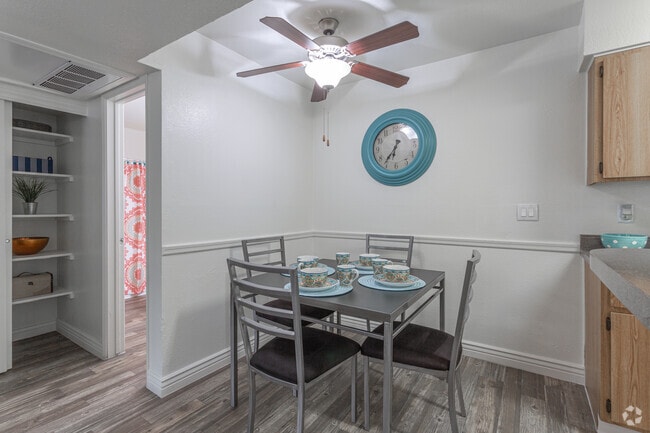 2BR, 2BA - Classic Dining Area