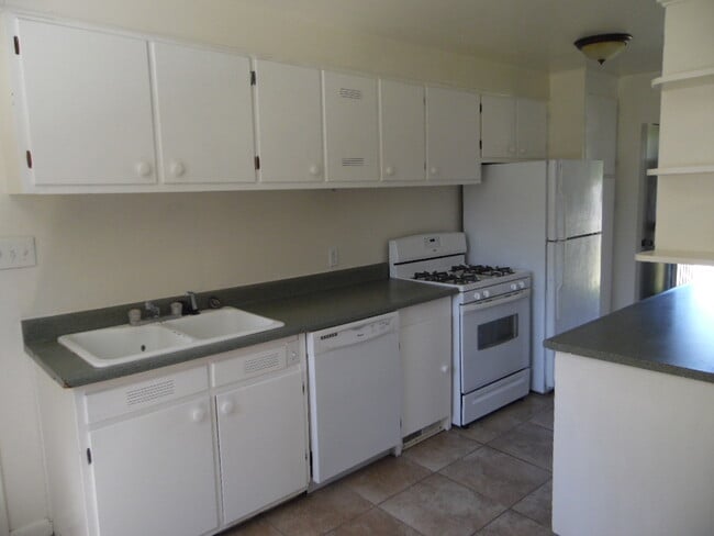 Photo - 210 E 200 N