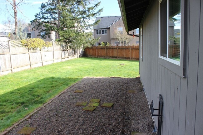 Photo - Cute single level, three bedroom home on quiet cul-de-sac in Hillsboro